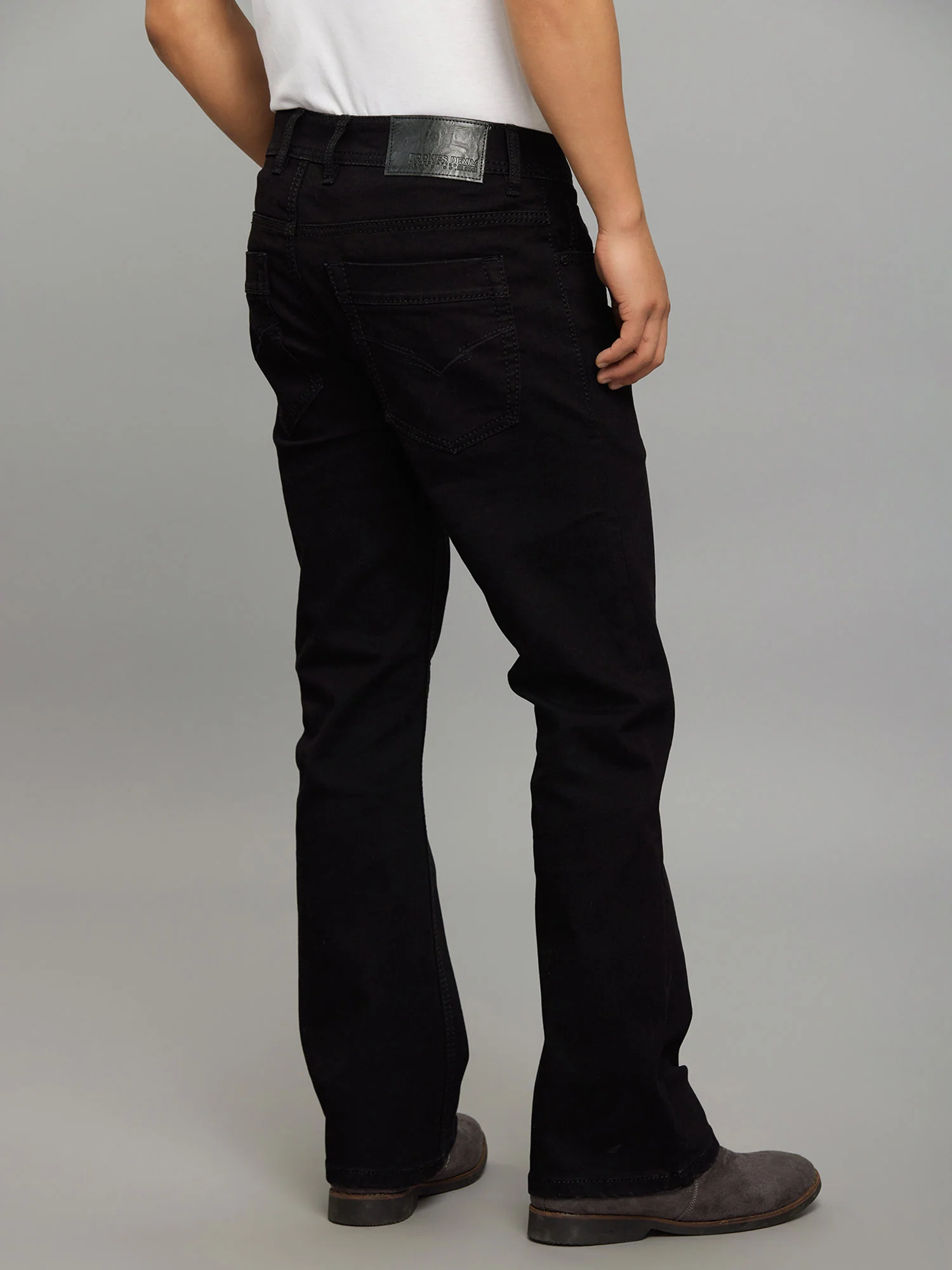 Black 5 Pocket Mid Rise Cropped Length Loose Boot Leg Stretch Jeans - Image 5