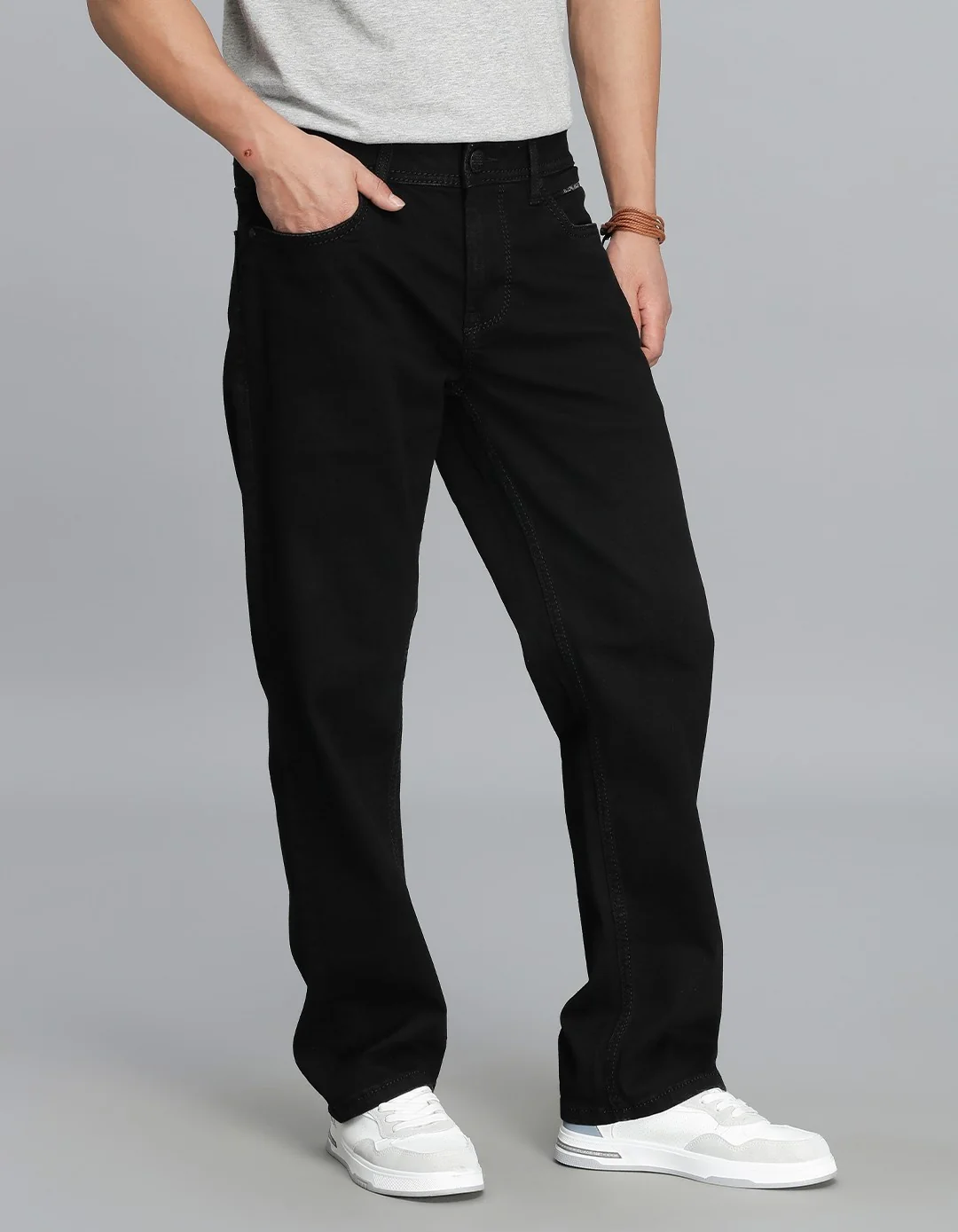 Black 5 Pocket Midrise, Comfort Straight Fit Cropped Jeans - Image 4