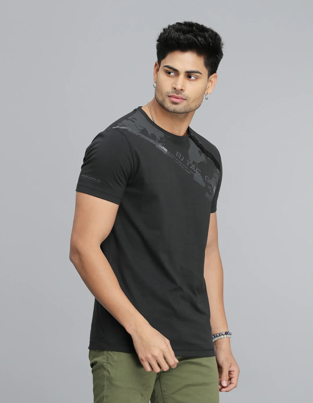 Black Half Sleeves Round Neck Tee - Image 4