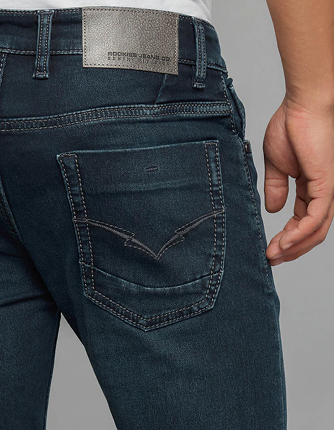 Dark Blue 5 Pocket Low-Rise Tapered Ankle Length Stretch Knit Jeans - Image 6