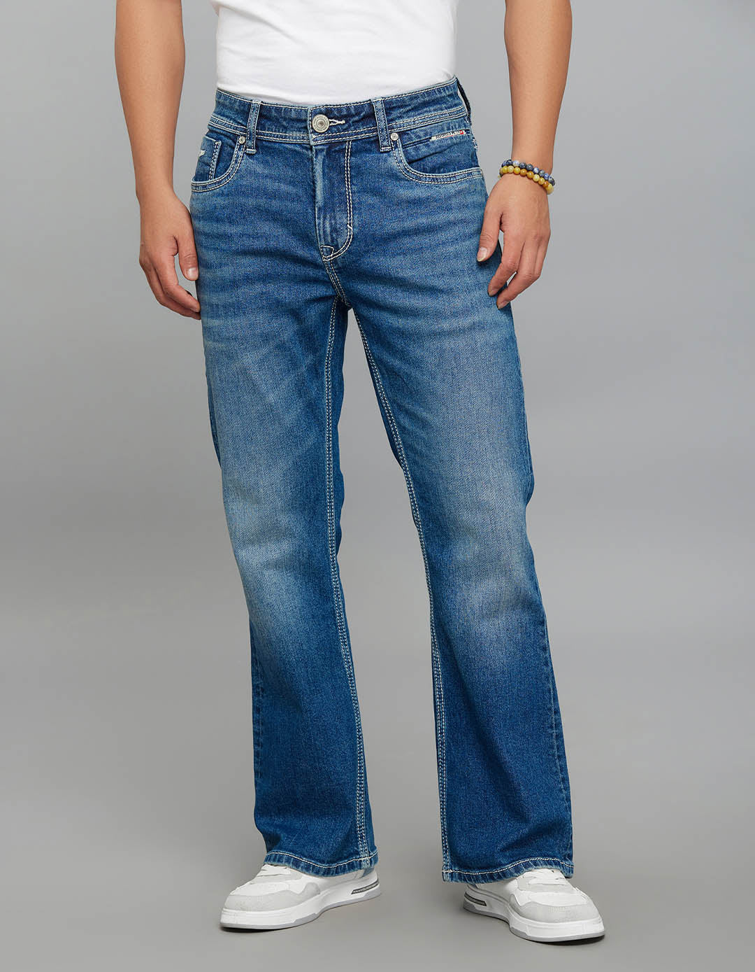 Med Blue 5 Pocket Mid Rise Cropped Length Loose Boot Leg Stretch Jeans