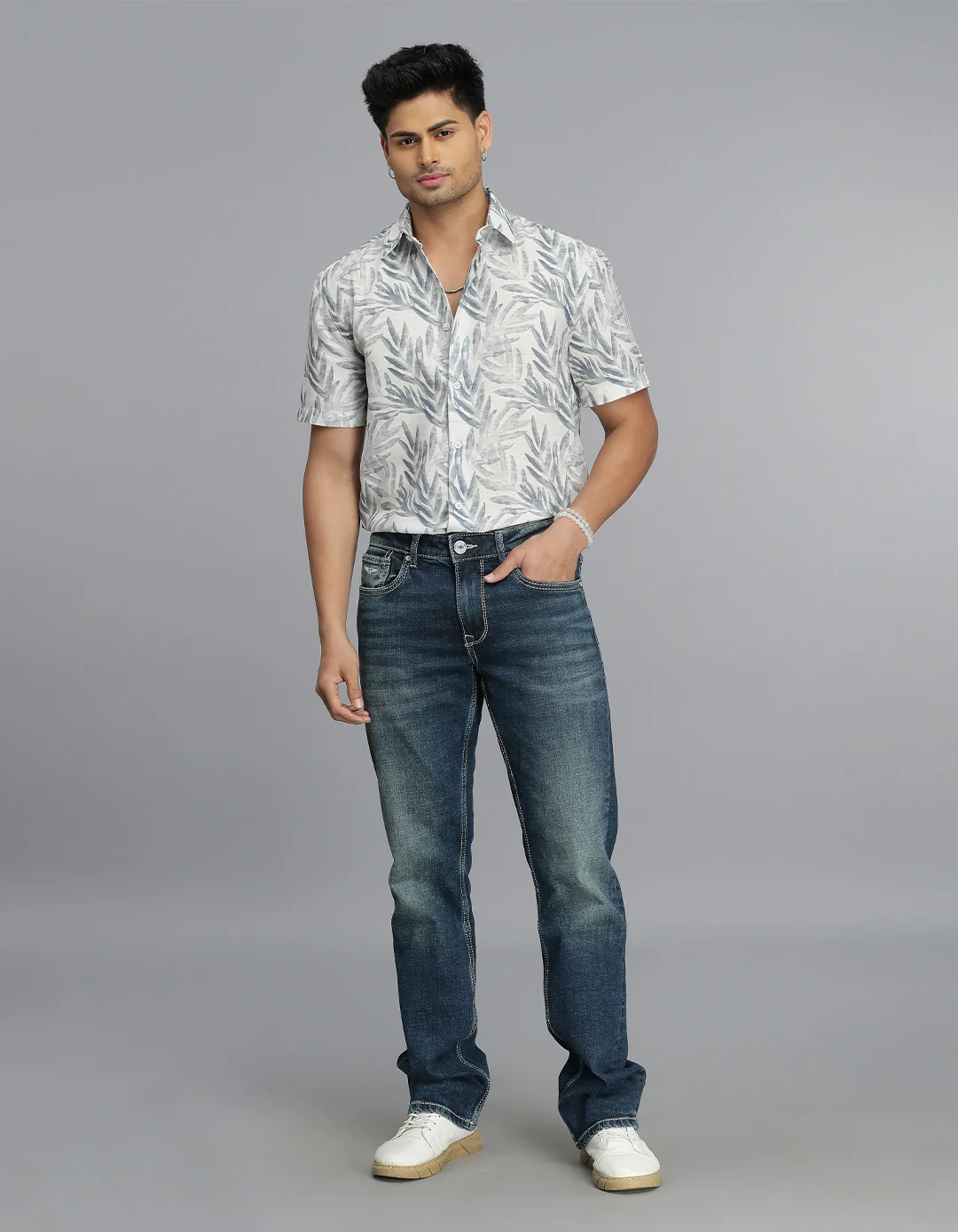 Med Blue 5 Pocket Mid Rise Loose Boot Leg jeans - Image 2