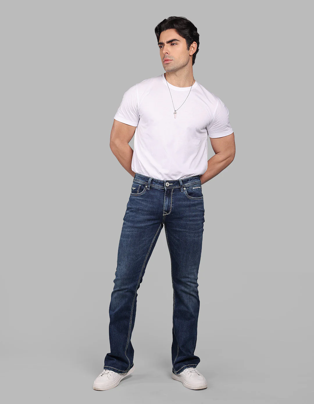 Med Blue 5 Pocket Mid Rise Loose Boot Leg Stretch Jeans - Image 2